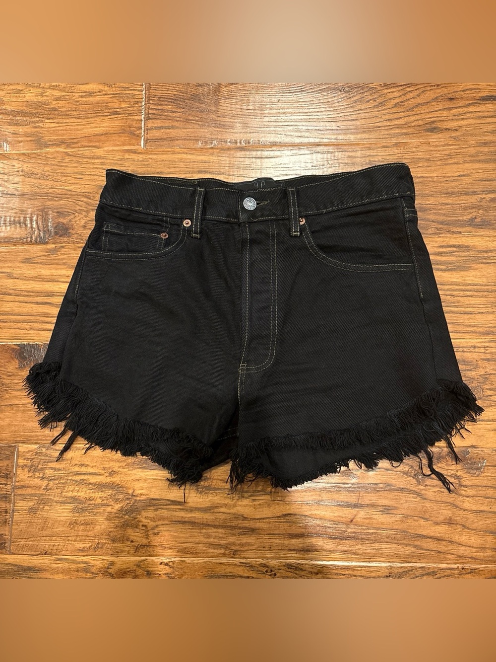 American Vintage Black Frayed-Hem Denim Shorts